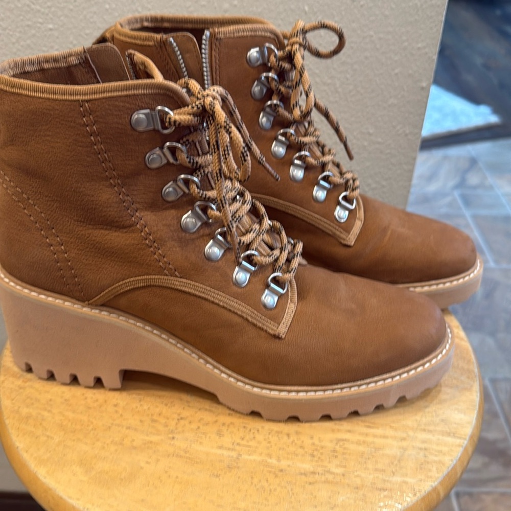 Dolce vita hiking 8.5